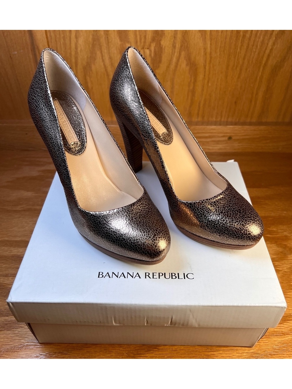 Banana Republic Metallic Gold Leather Platform Pumps Size 8.5